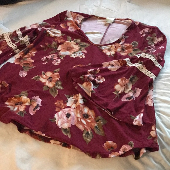Blouse - Picture 2 of 3